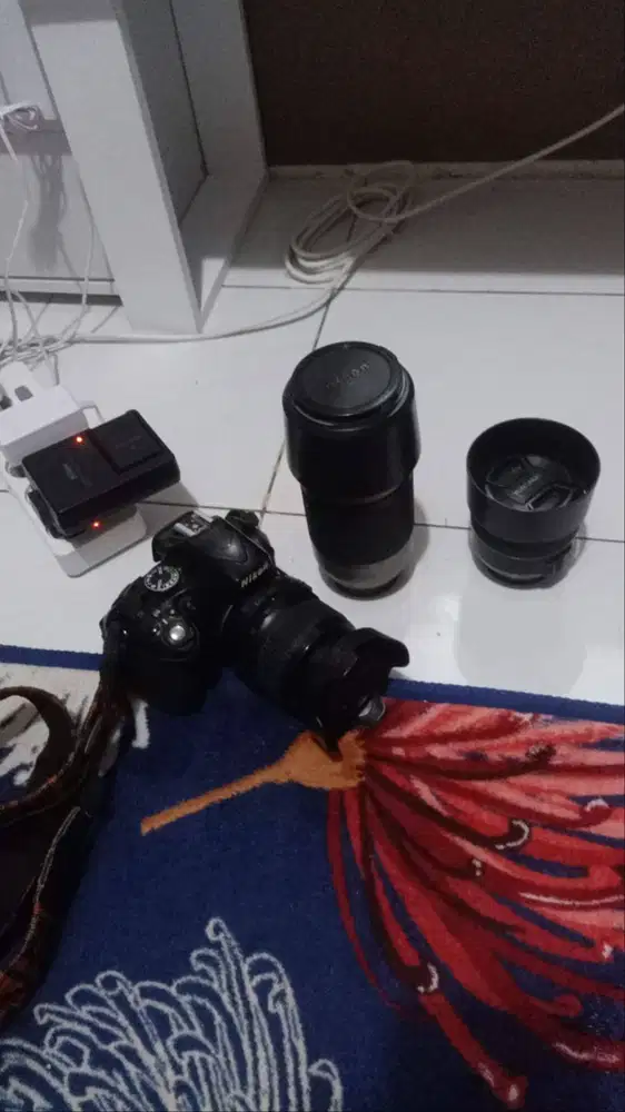 NIkon D5200 full set + lensa fix 50mm + lensa tele 70-300mm
