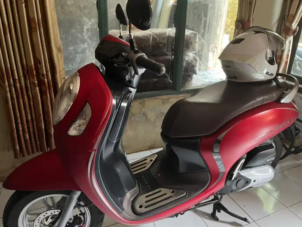 Scoopy 2022 merah