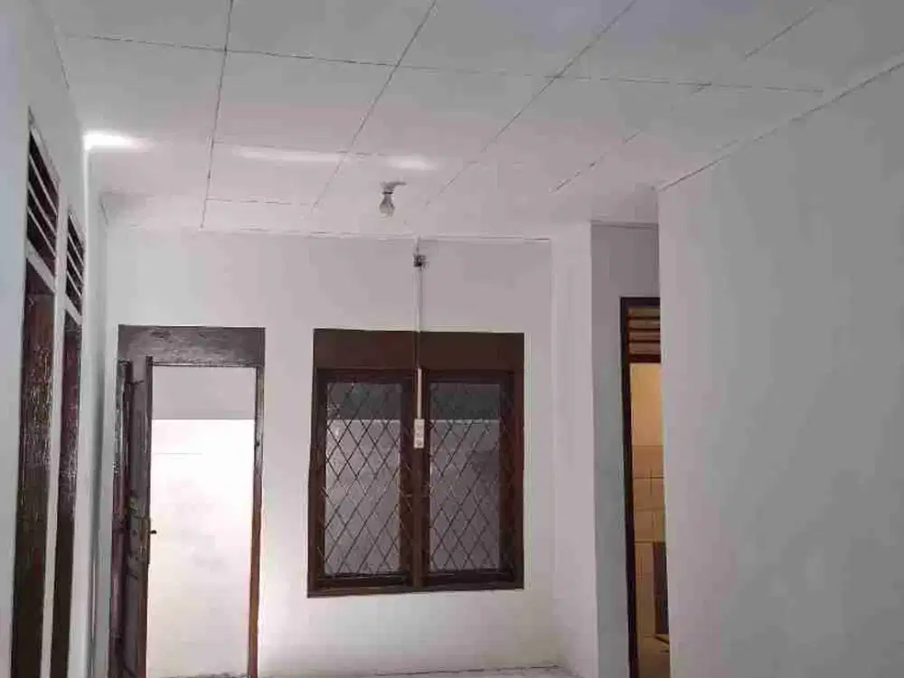 DI SEWAKAN RUMAH  BARU DIRENOVASI SIAP HUNI DAN NYAMAN LOKASI DI DURI KEPA JAKARTA BARAT