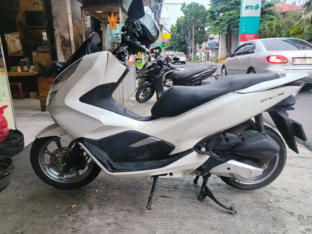PCX 150 CBS WARNA PUTIH