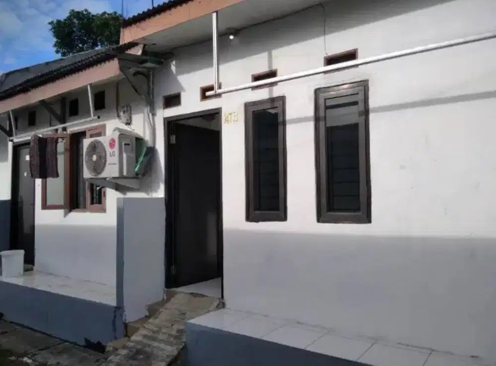 Di kontrakan rumah per bulan dengan luas 30 m2 terdiri dari ruang tamu