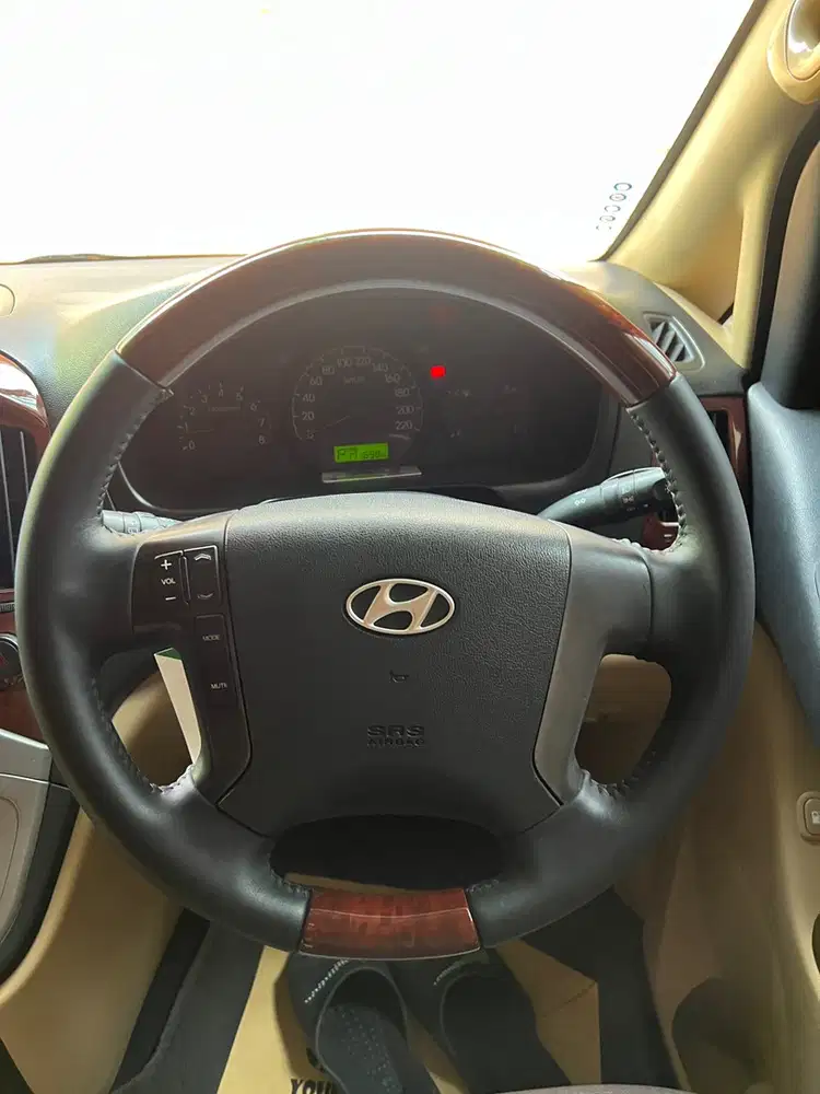 Hyundai H-1 2012 Bensin