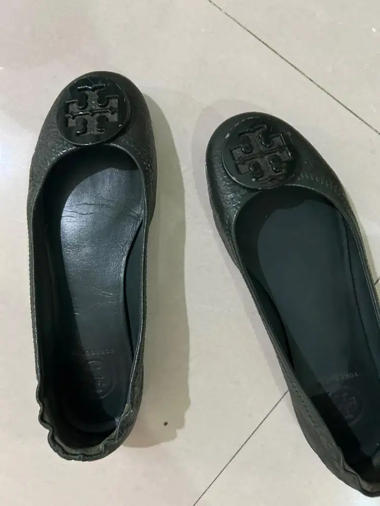 Sepatu preloved tory burch black sz 38