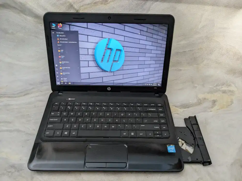 Laptop HP 1000 Ram 4 Normalan Tinggal Pake Casing Mulus