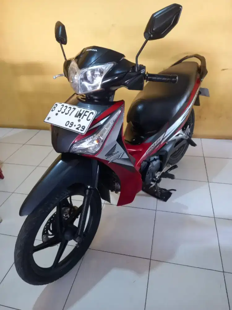 Honda supra 125cc helm in