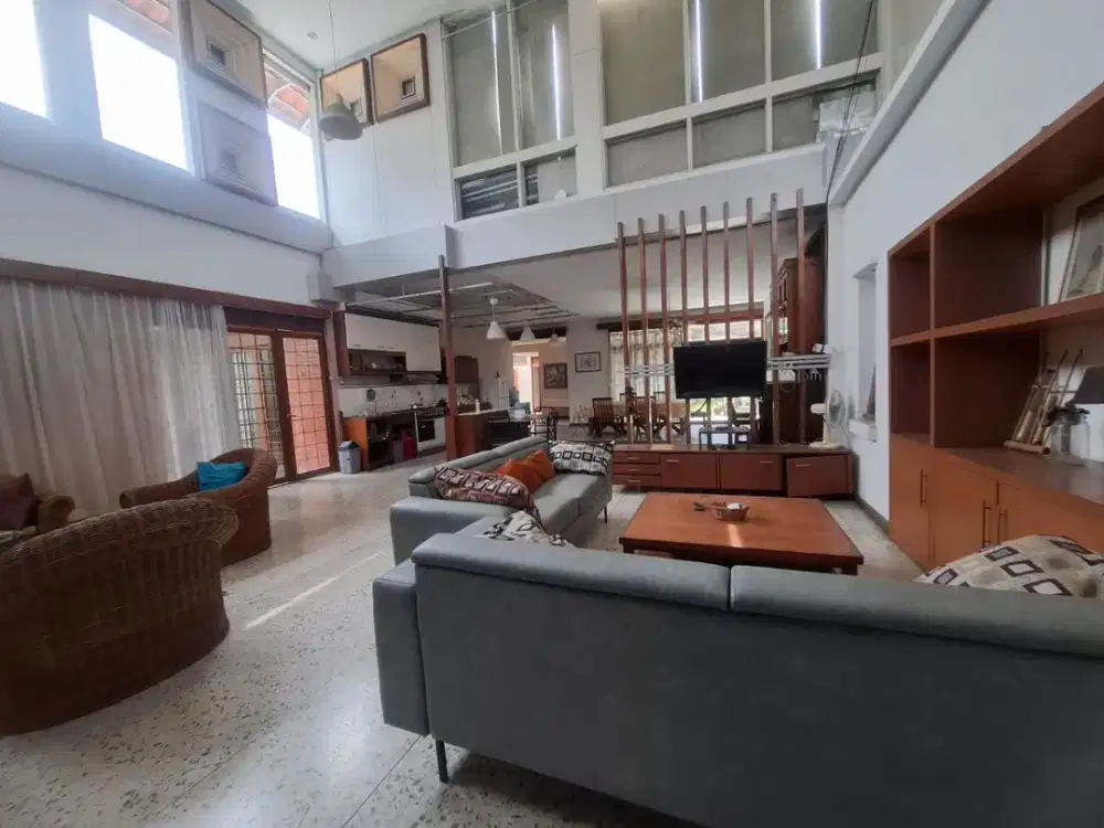 Rumah Besar Nyaman Terawat di Sayap Terusan Sutami Bandung