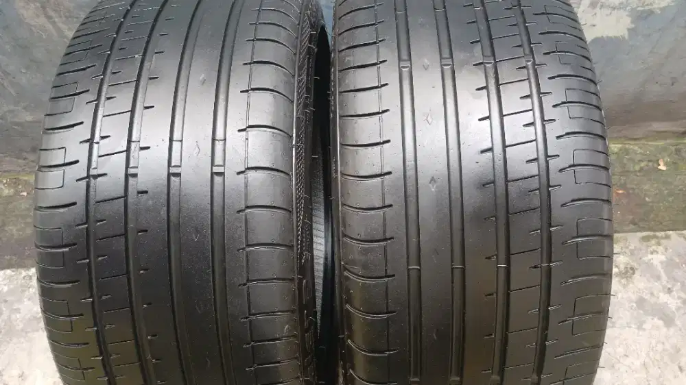 245/40 18 accelera Phi nik 24 90% 2 pcs