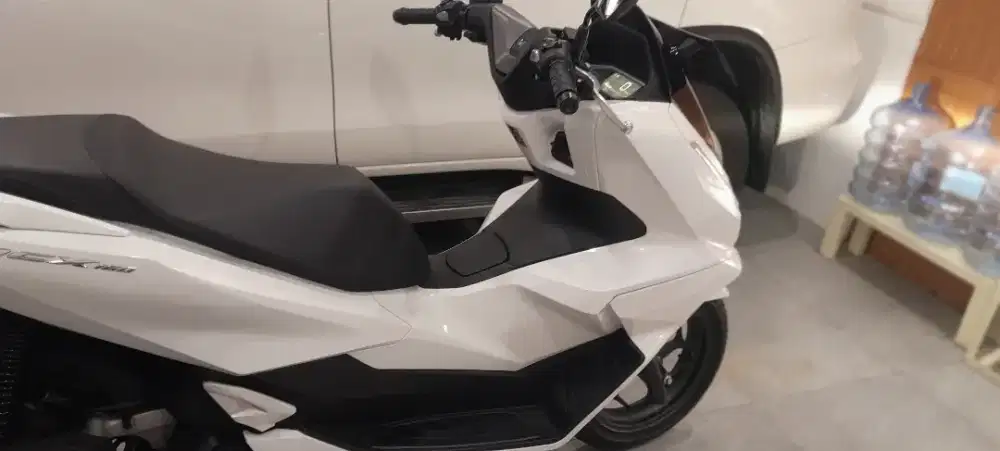 Di jual PCX warna putih nama sya sendri