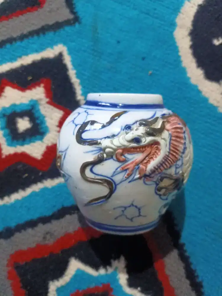 Gucci keramik motif Naga