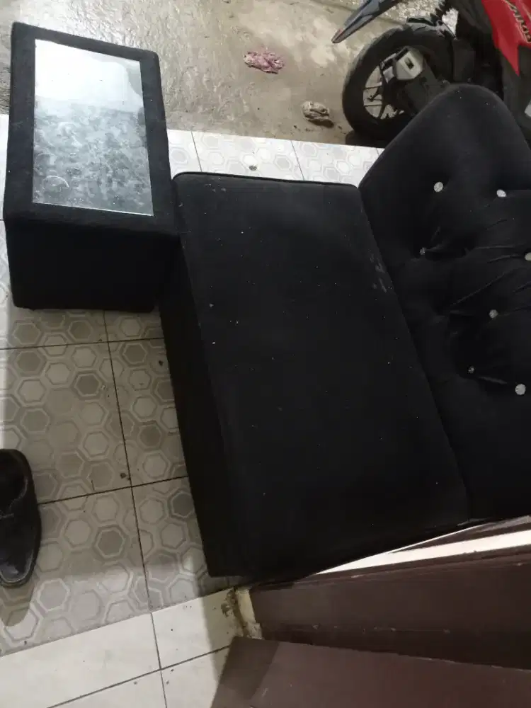 2 shofa bekas 1 Meja