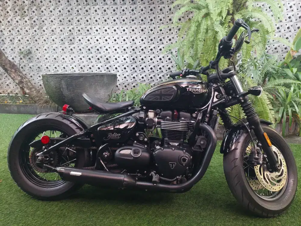 Triumph bobber 2018/ full paper/km 7ribu nyaris baru