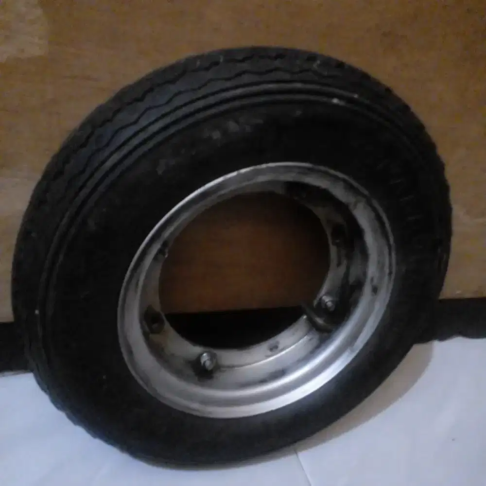 Velg vespa ring 8 ban swallow masih bagus