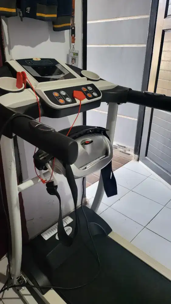 Treadmill motorized