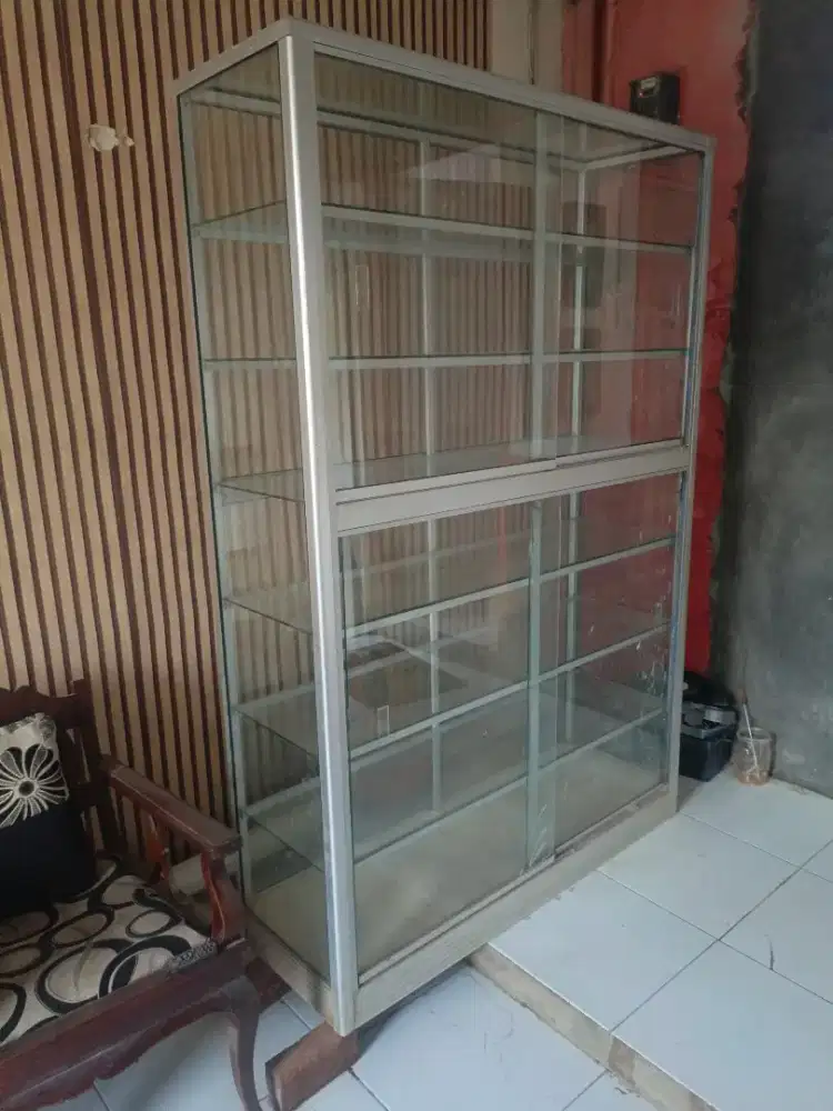 Etalase Kaca 2 meter bekas