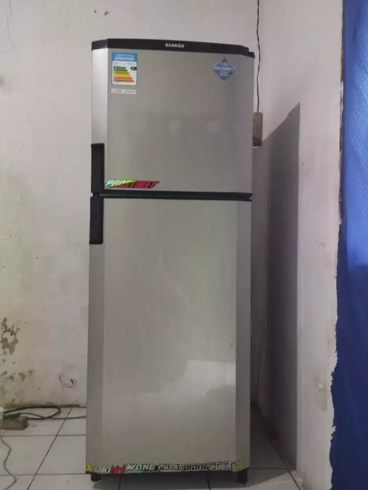 Di jual kulkas Sanken 2 pintu
