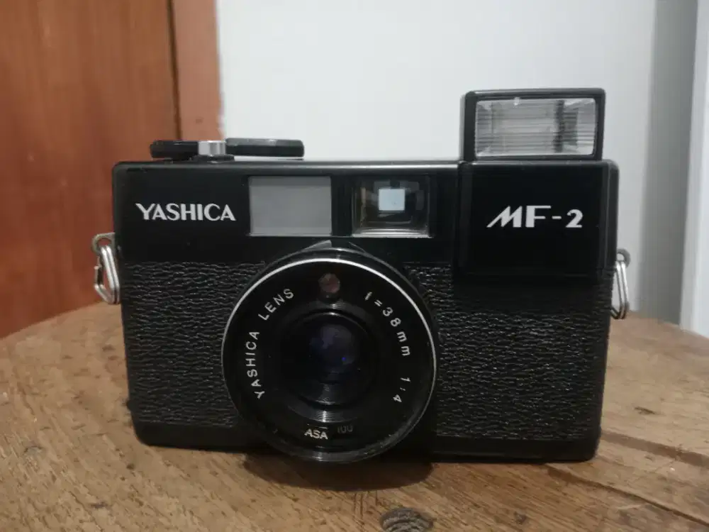 Kamera jadul Yashica MF2