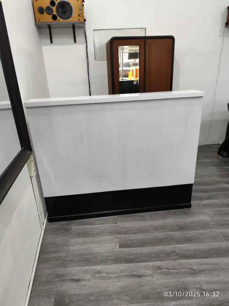 Meja resepsionis murah