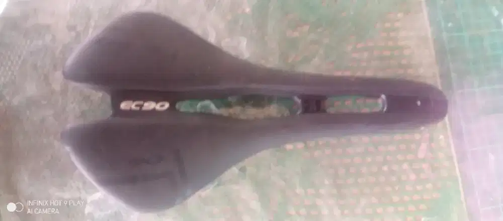 Sadel sepeda ec 90 material nilon fiber