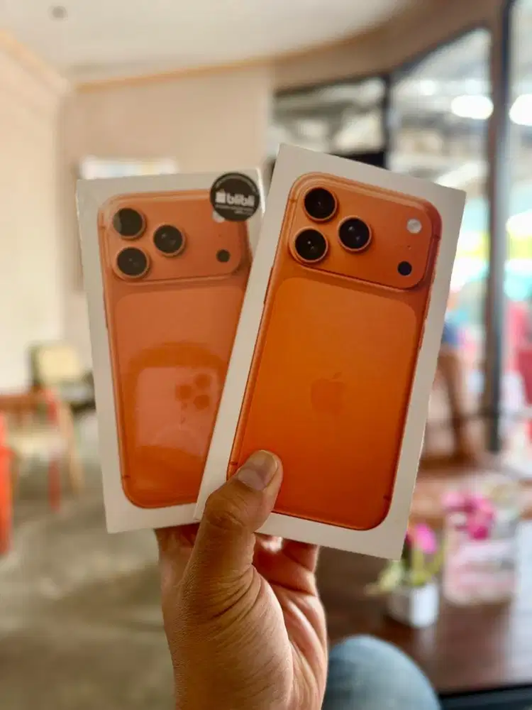 iPhone 17 Pro 256GB Cosmic Orange.