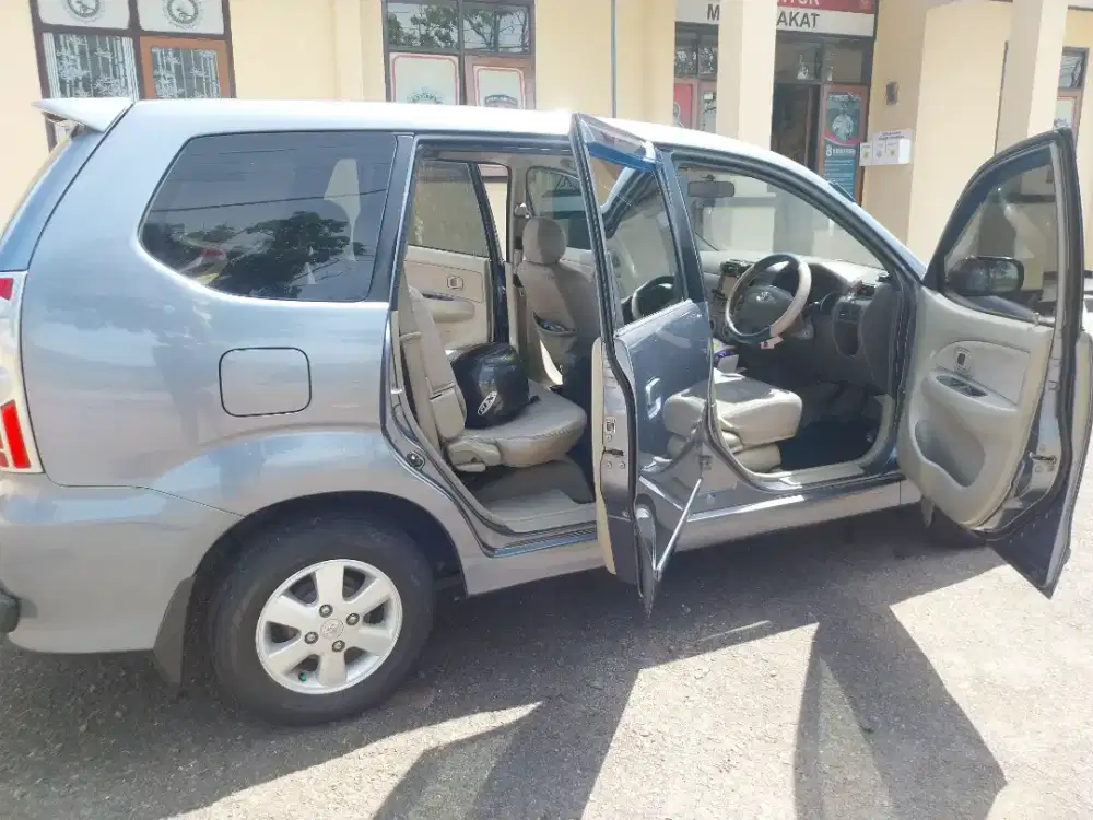 Toyota avanza tahun 2010 tipe G