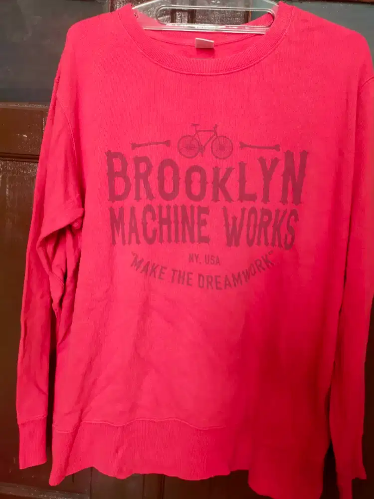 Crewneck Merk UNIQLO (Original Mulus)