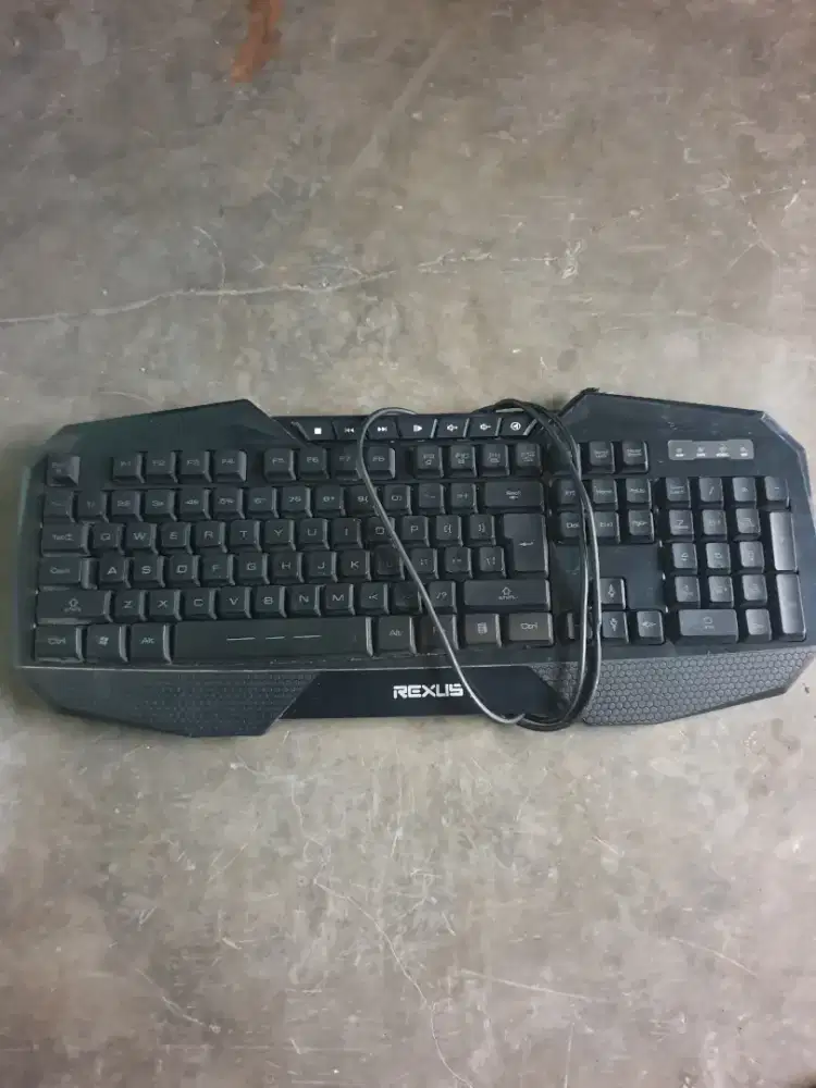 Keyboard Komputer merk Rexus Kondisi minus