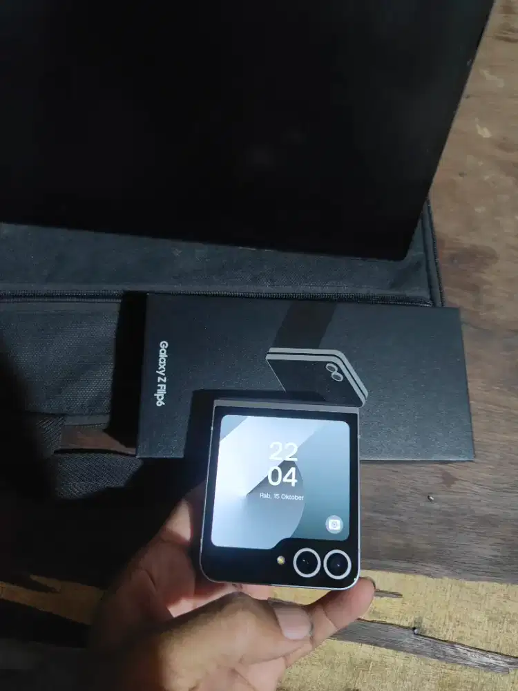 Z flip 6 like new