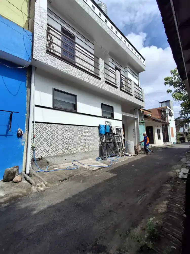 Kost bangunan baru dijual belakang  UNS