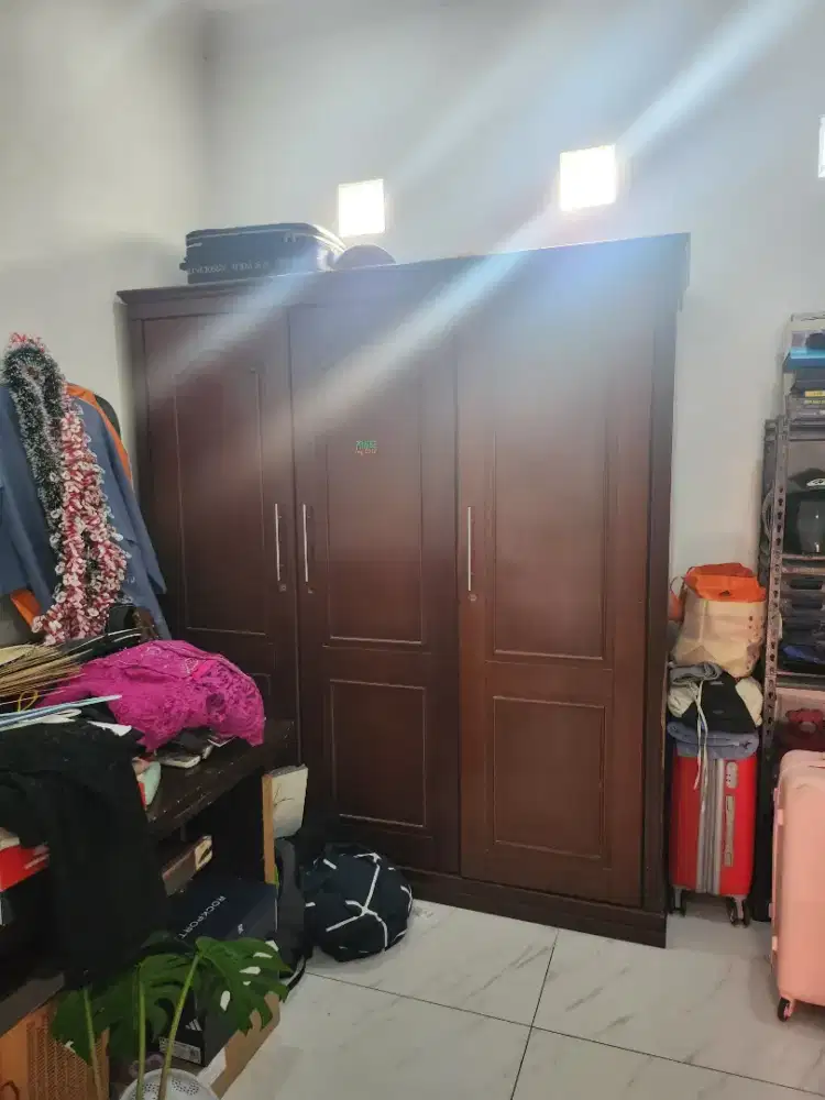 Lemari kayu 3 pintu