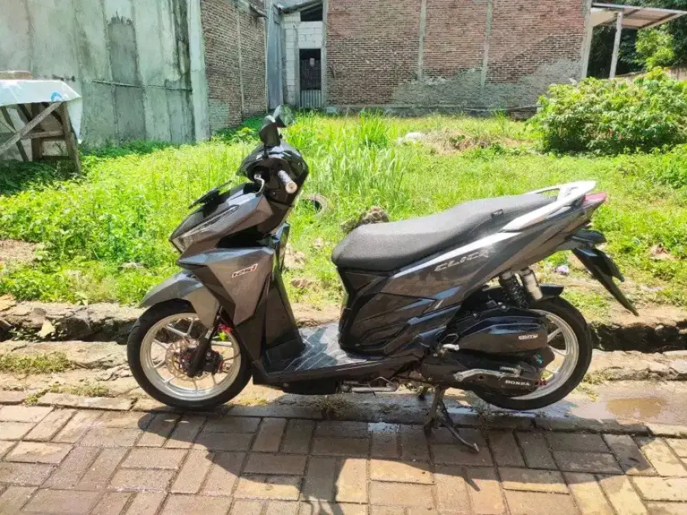 Vario led 125 old 2017