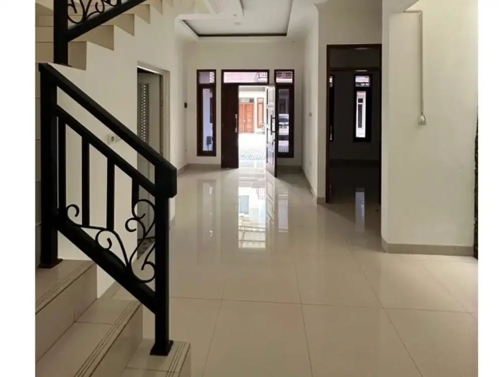 Rumah mewah strategis di Cluster Pratama residence samping Jakarta