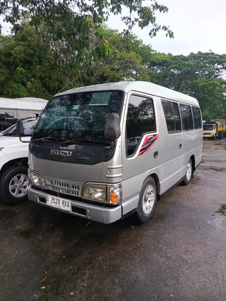 Isuzu Minibus NHR 55 2016 15 Kursi