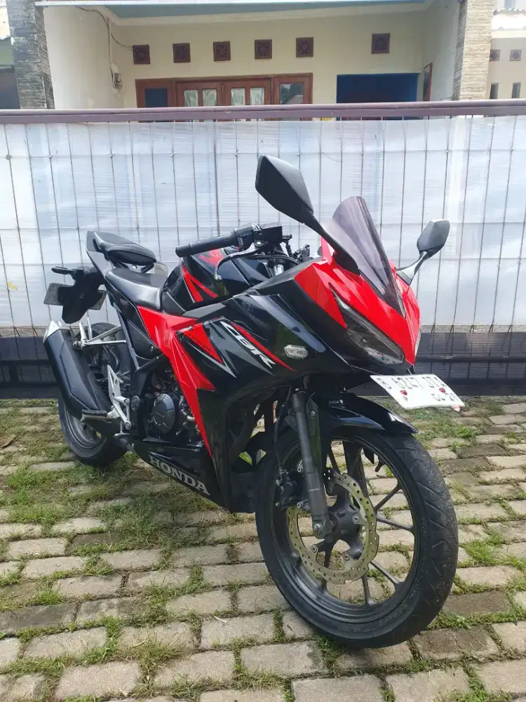 HONDA CBR 150 R BLACK 2019