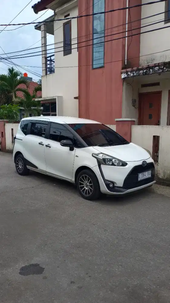 Toyota Sienta E 2017