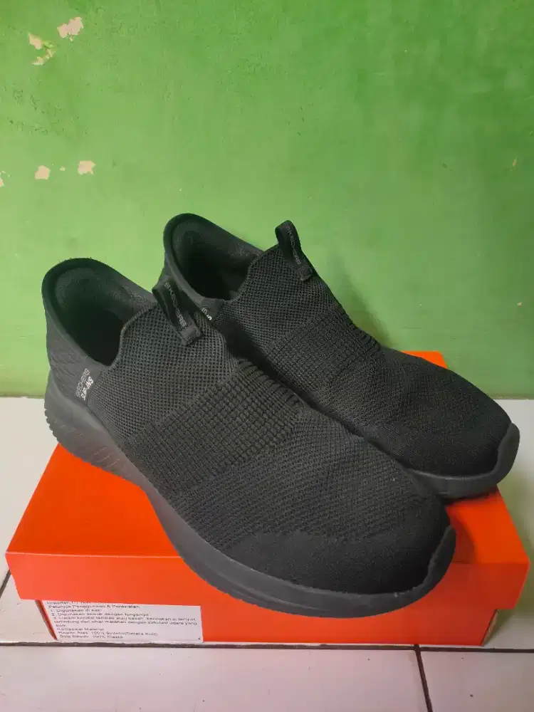 Sepatu skechers slip ins original ukuran 42