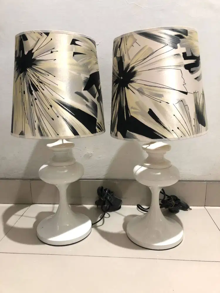 [Premium] Set Lampu Meja Estetik Minimalis – Elegant Modern Art Shade