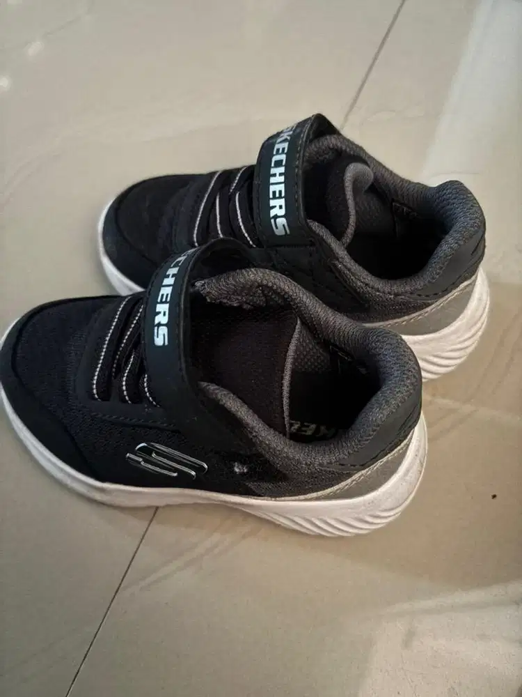 Jual sepatu skecher original second