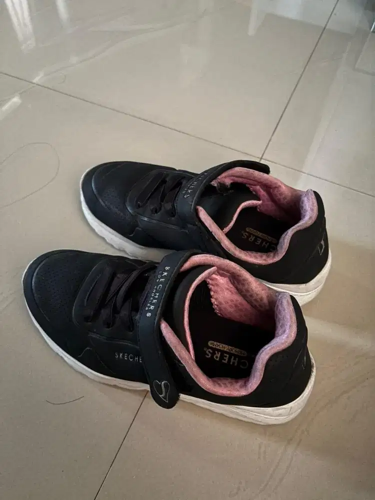 Dijual sepatu anak skecher
