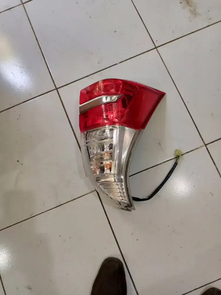 Original Sepasang lampu belakang mobil Avanza Xenia Velos