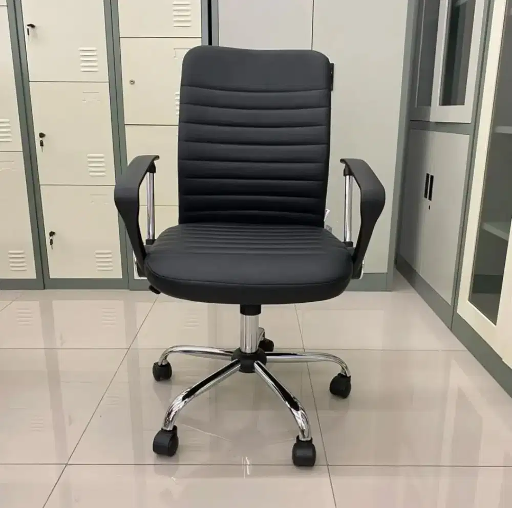 Kursi kantor cyrus sandaran rendah kulit