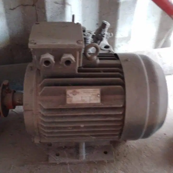 Technomoto Dinamo Motor Listrik 3 Phase AM1325-4 B3 5.5 KW (Rusak)