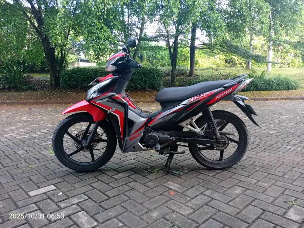 Honda Blade 125cc Fi th.2015, pajak baru, lengkap, mulus istimewa