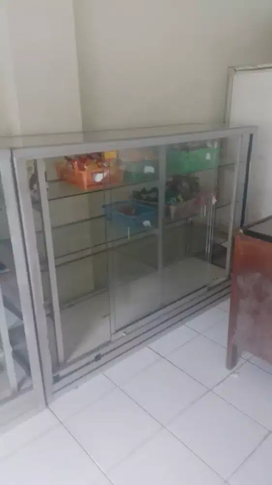 Di jual Etalase untuk jualan, panjang 1,5m