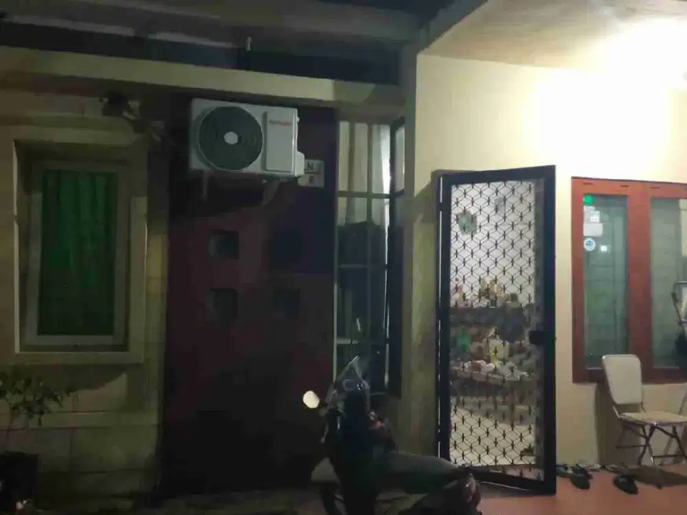 Rumah dijual depan taman dekat pos sekuriti