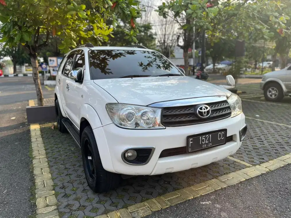 Toyota Fortuner Bensin Matic 2010