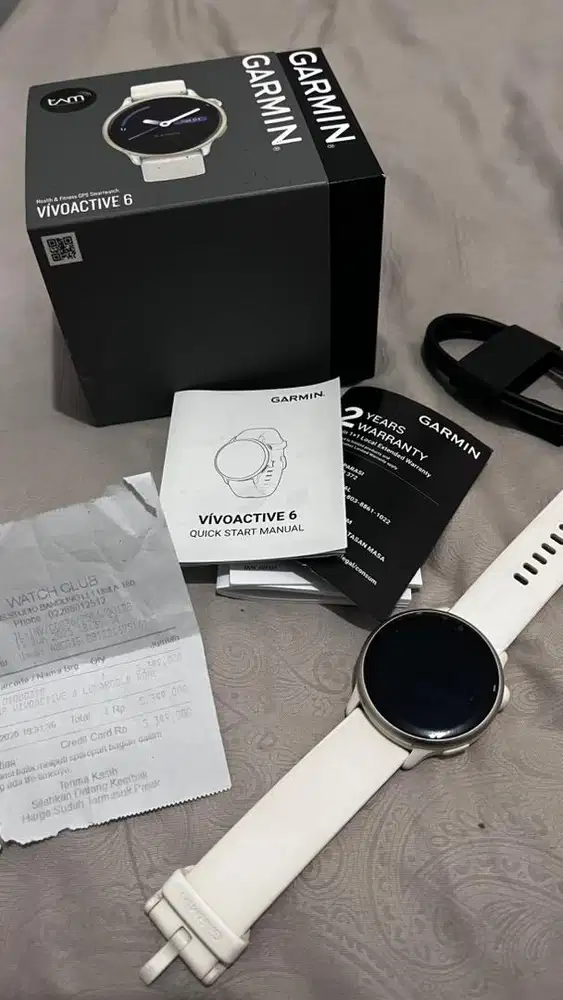 GARMIN VIVOACTIVE 6 LUNAR GOLD