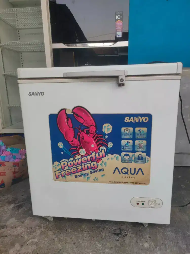 Freezer box SANYO 150 liter normal