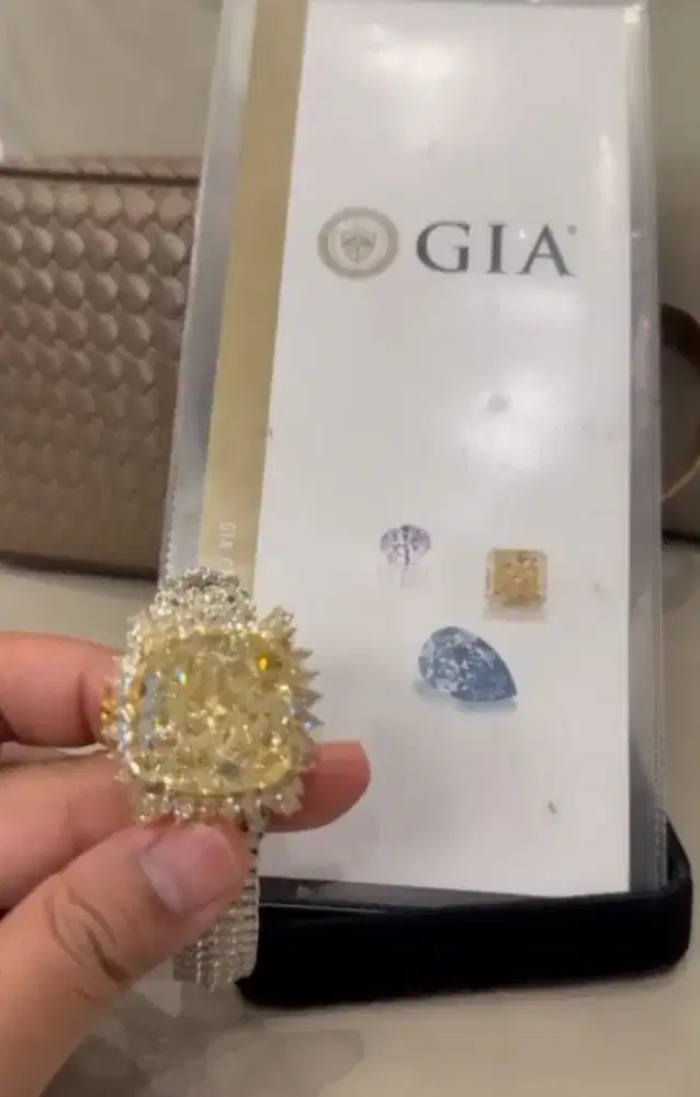 Dijual murah berlian bentuk gelang memo GIA asli 80.02crat cantik