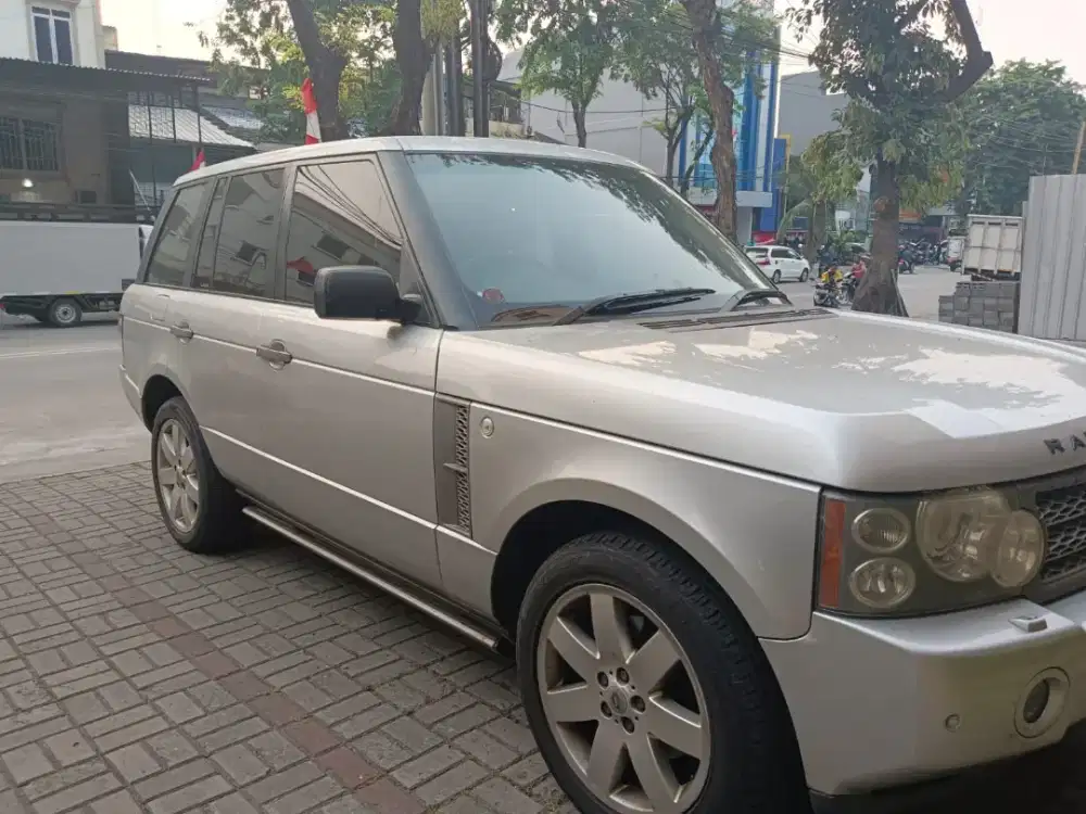 Range Rover 4.400 CC V 8 tahun 2004