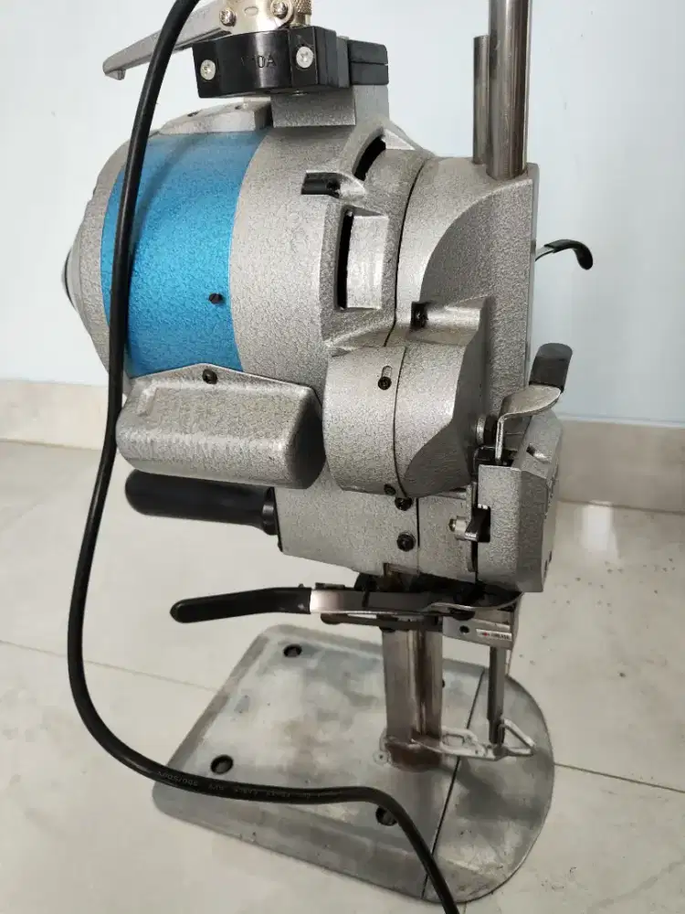 Dijual mesin potong bahan masih bagus